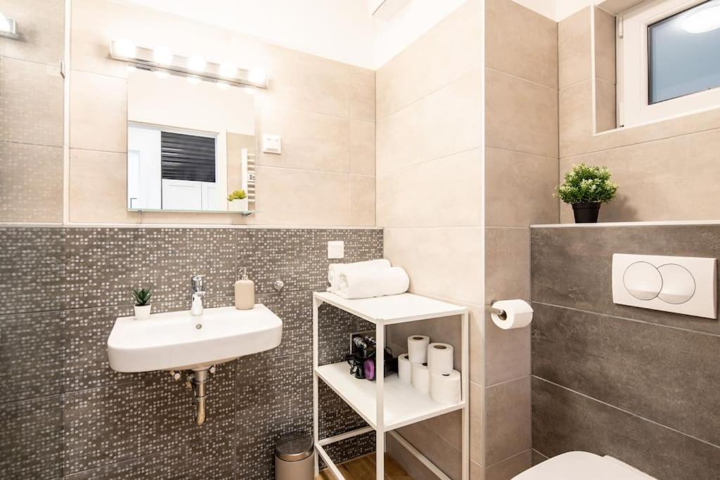 Marone 209 Budapest ~ Ac/Balcony/Indoor Parking מראה חיצוני תמונה